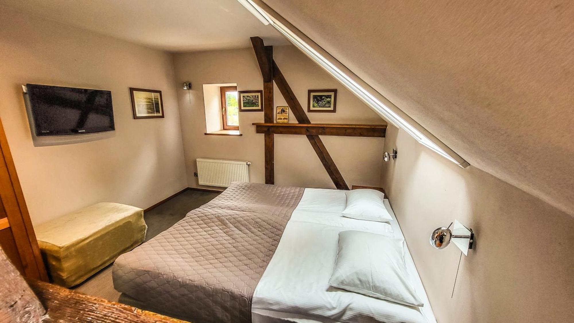 Hotel Folwark Lekuk 3*
