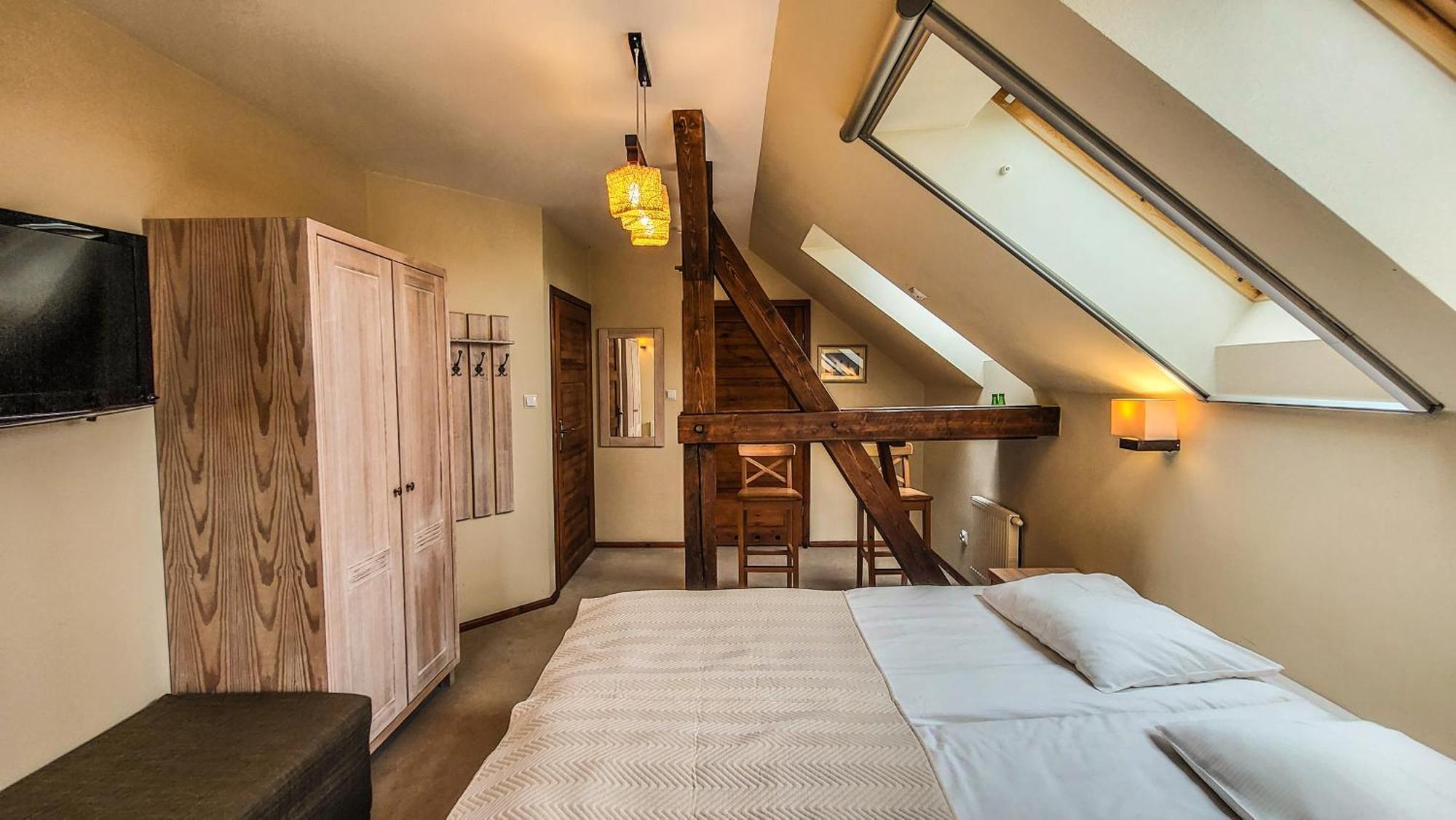 Hotel Folwark Lekuk 3*